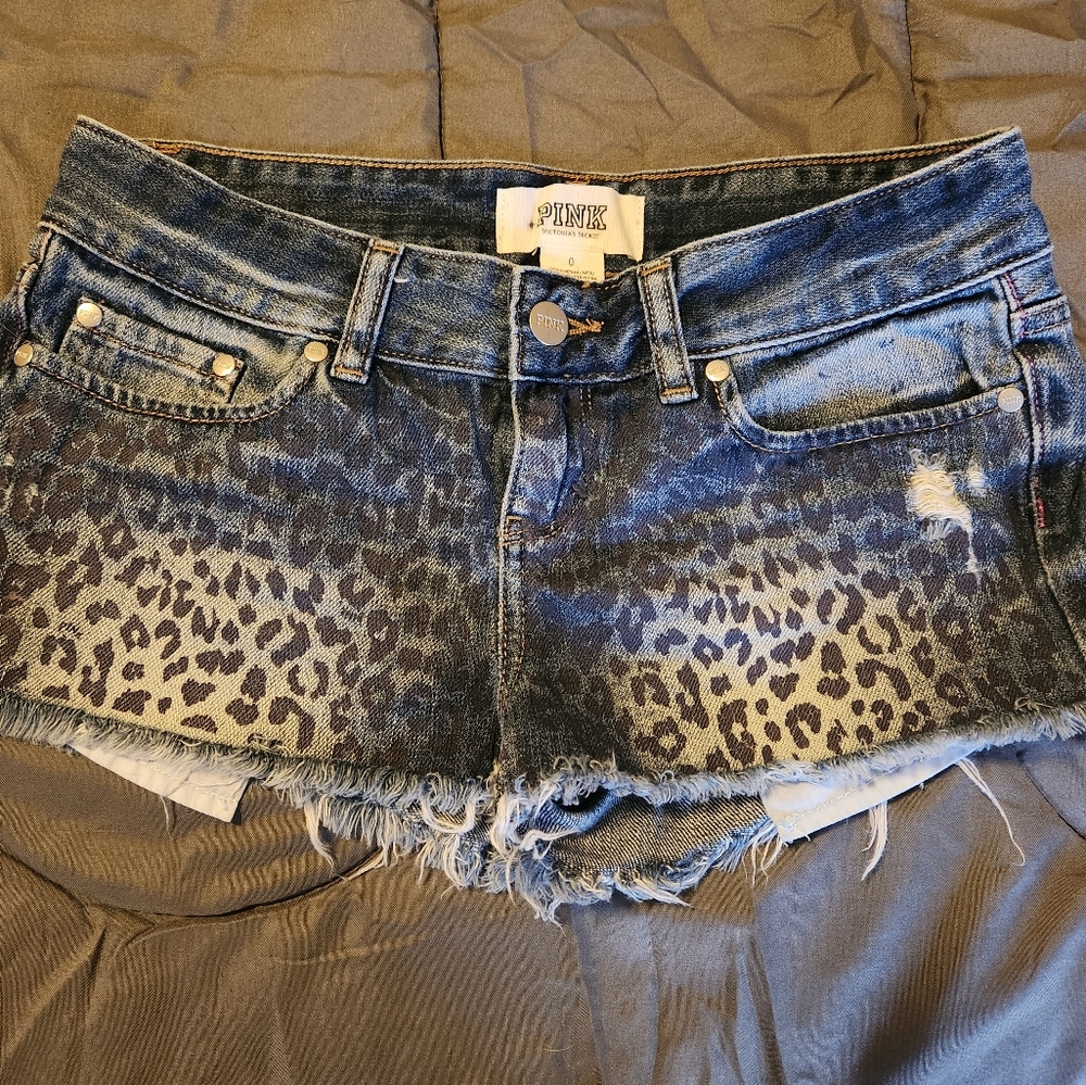 PINK sz0 leopard denim shorts